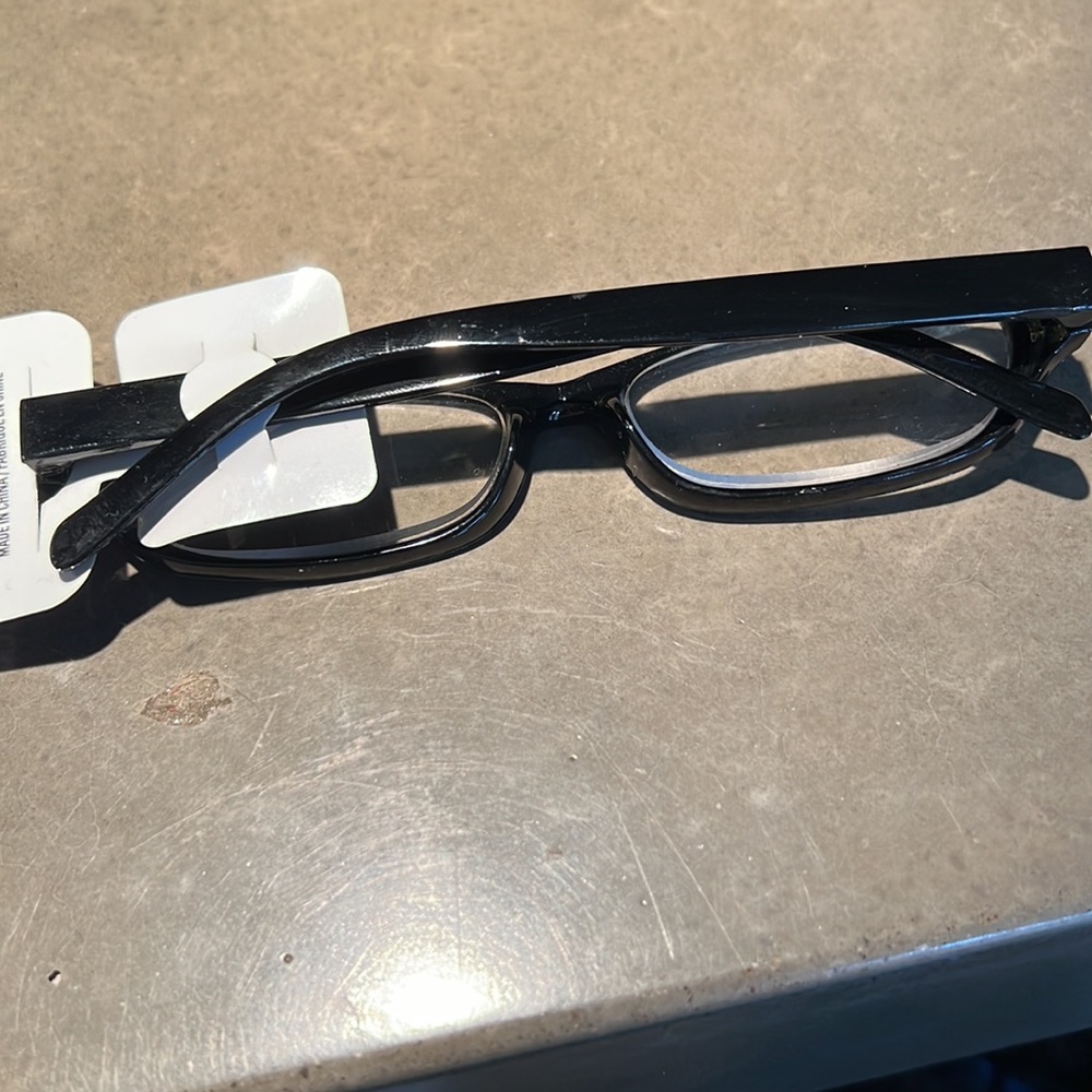 Reading glasses - Picture 2 of 2